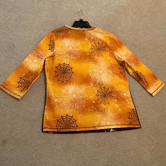 size L, bust up to 42” inches, new condition, pretty fall Halloween bat 🦇 shirt - Picture 9 of 9